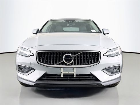 Certified 2026 Volvo V60 B5 Cross Country Ultra w/ Climate Package AWD/4WD image 2