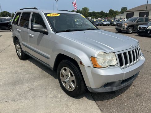 Used 2009 Jeep Grand Cherokee Laredo AWD/4WD image 3