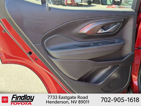 Used 2024 GMC Terrain SLE w/ Driver Convenience Package FWD image 19