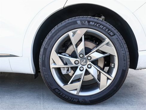 Used 2025 Genesis Electrified GV70 Advanced image 8