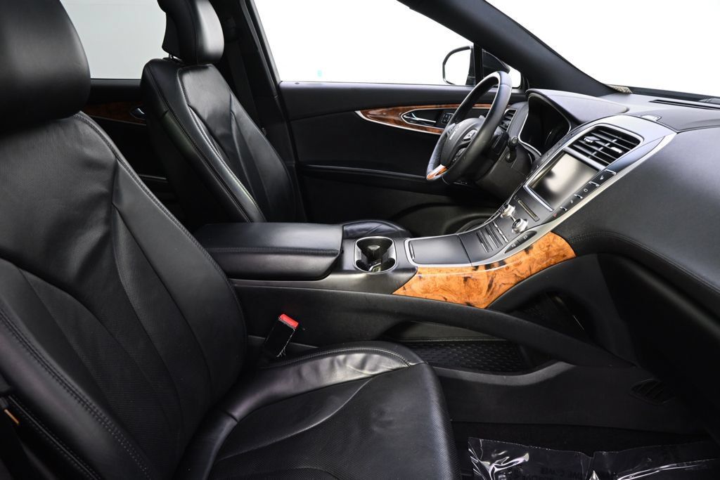 Used 2016 Lincoln MKX Reserve w/ Technology Package AWD/4WD image 16
