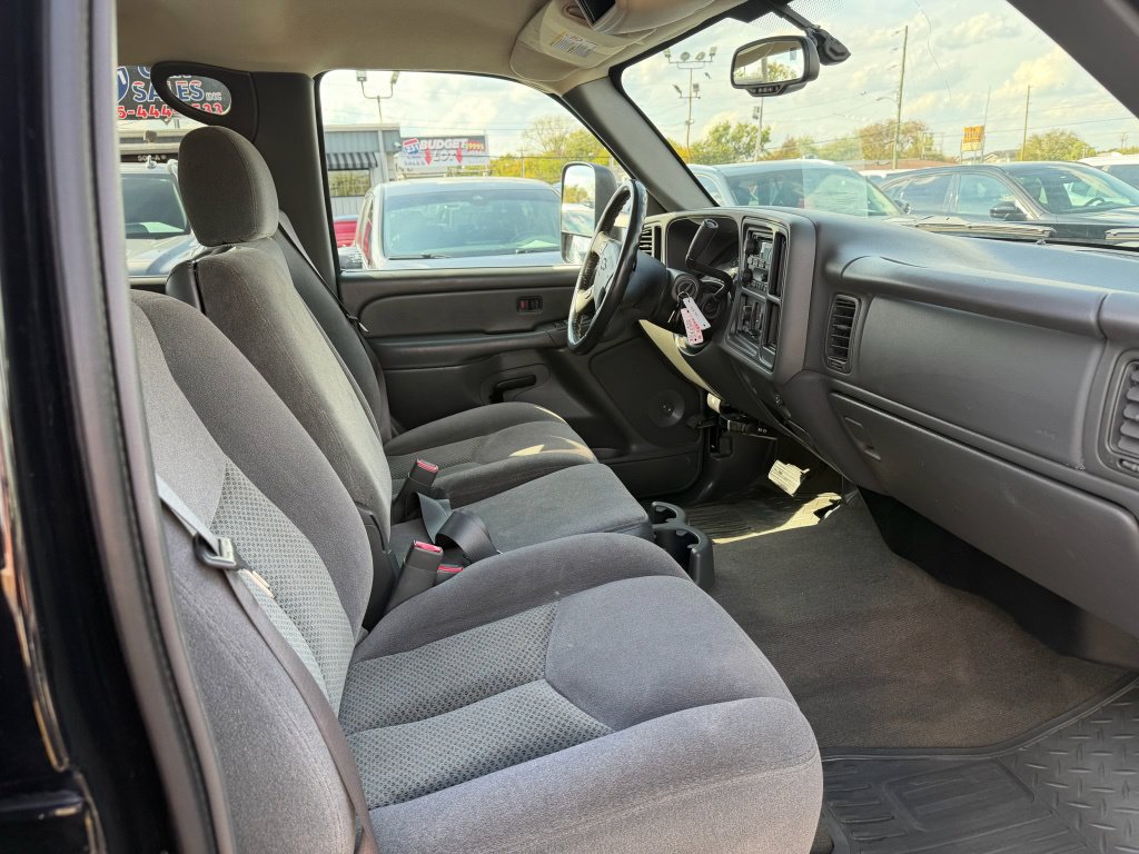 Used 2006 Chevrolet Silverado 2500 LT w/ Onstar Plus Package RWD image 16