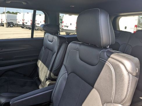 Used 2023 Jeep Grand Cherokee L Laredo RWD image 17