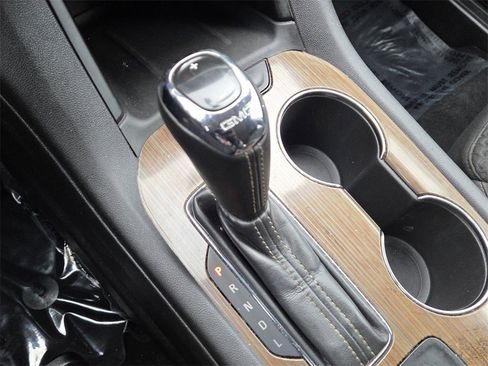 Used 2019 GMC Acadia SLE image 27