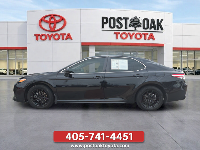 Used 2020 Toyota Camry SE FWD image 2