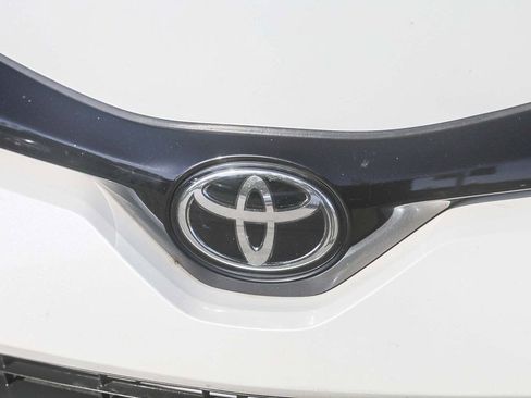 Used 2021 Toyota C-HR XLE FWD image 5
