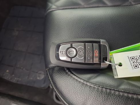 Used 2024 Ford Edge Titanium image 28