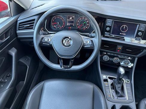 Used 2020 Volkswagen Jetta SE w/ SE Cold Weather Package FWD image 14