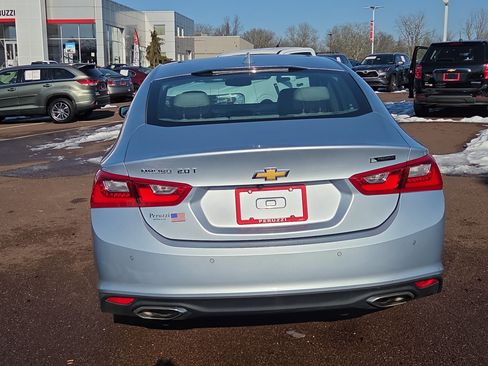 Used 2017 Chevrolet Malibu Premier w/ Premier Sun and Wheel Package image 4