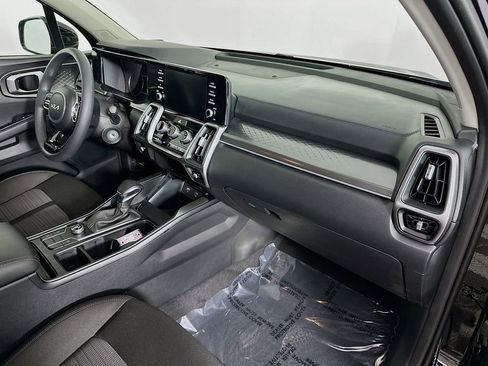 Used 2023 Kia Sorento LX image 35