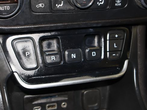 Used 2021 GMC Terrain SLT image 31