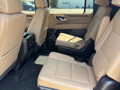Used 2023 Chevrolet Suburban Premier AWD/4WD image 27