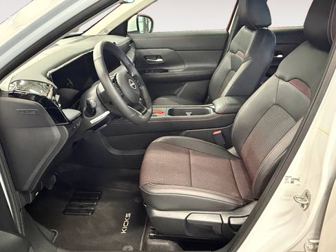 Used 2025 Nissan Kicks SR image 22