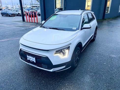 New 2025 Kia Niro EX image 3