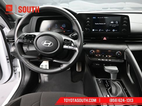 Used 2025 Hyundai Elantra Sport FWD image 11