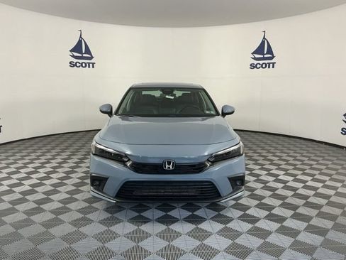 Used 2022 Honda Civic Touring image 2