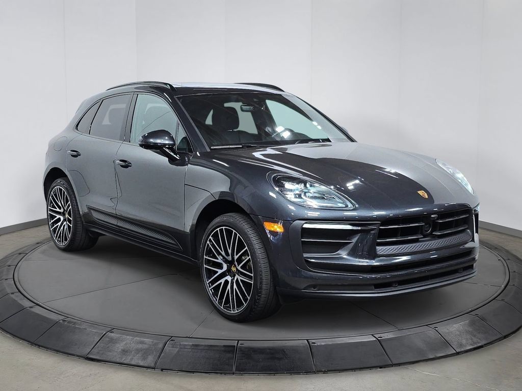 Certified 2026 Porsche Macan AWD/4WD image 9
