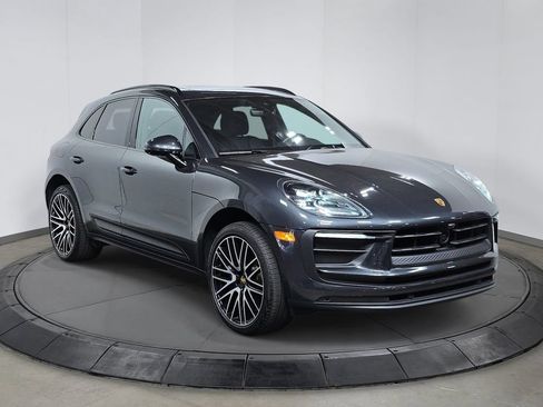 Certified 2026 Porsche Macan AWD/4WD image 9