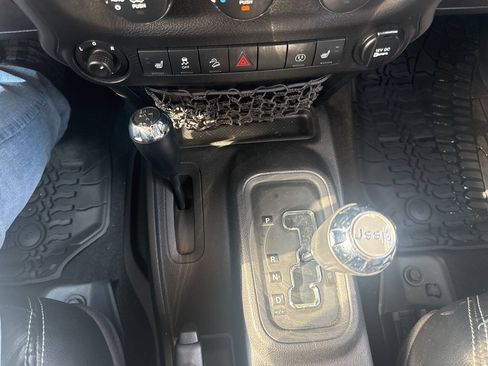 Used 2014 Jeep Wrangler Unlimited Rubicon AWD/4WD image 36