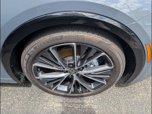 Used 2026 Toyota Prius XLE AWD/4WD image 8