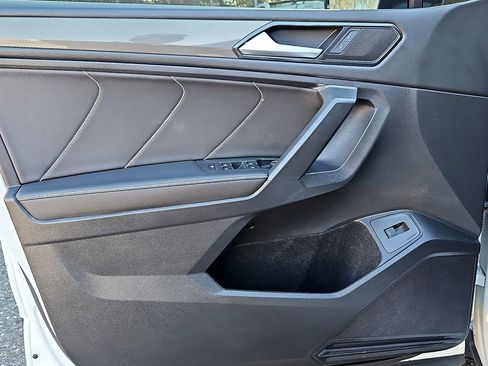 Certified 2022 Volkswagen Tiguan SE image 13