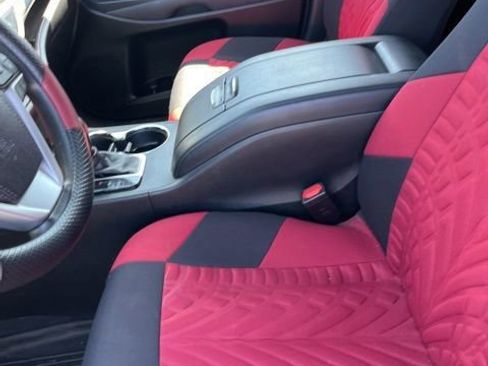 Used 2019 Toyota Highlander LE AWD/4WD image 12