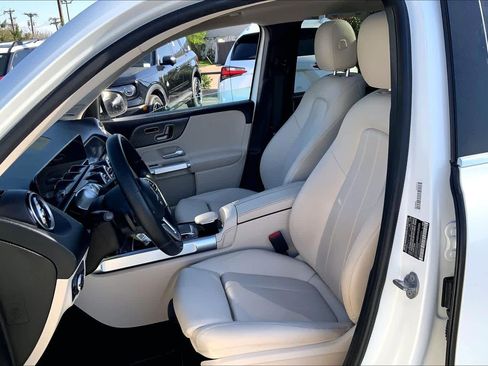 Used 2021 Mercedes-Benz GLB 250 w/ Premium Package image 8