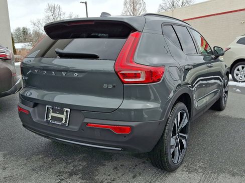 New 2026 Volvo XC40 B5 Plus w/ Climate Package image 4
