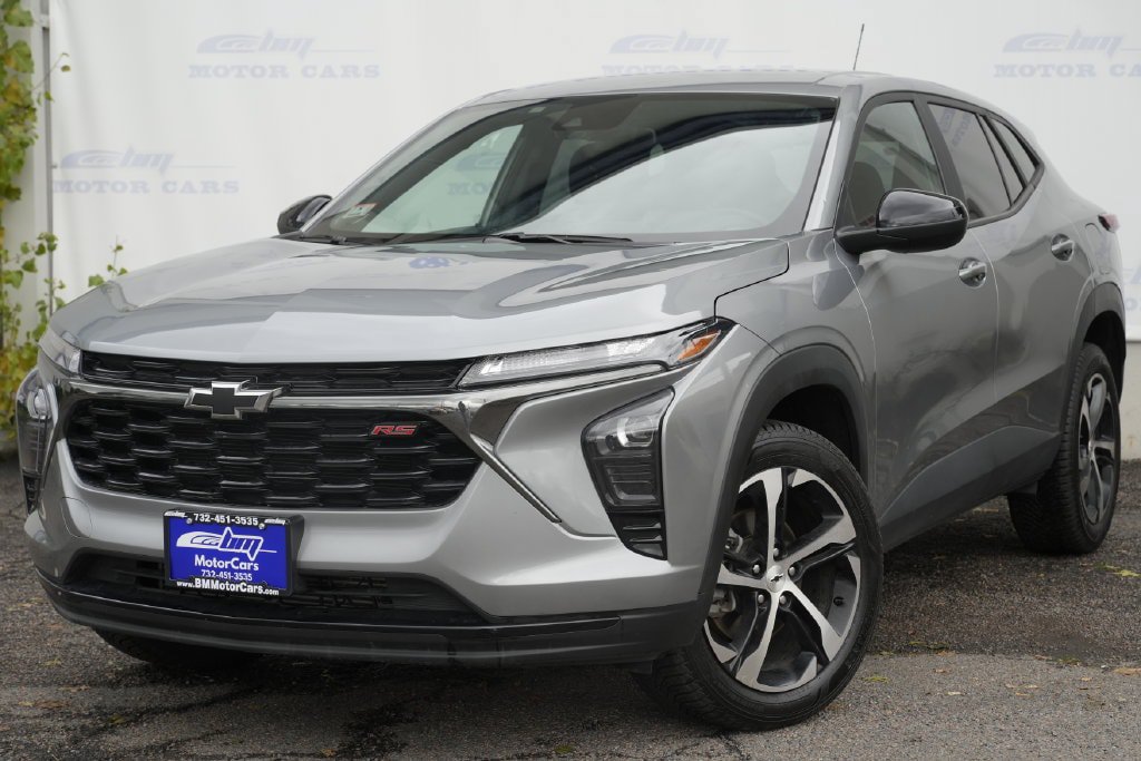 Used 2025 Chevrolet Trax RS w/ Driver Confidence Package FWD image 2
