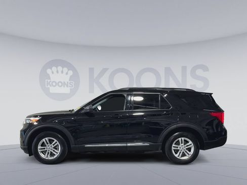 Used 2023 Ford Explorer XLT AWD/4WD image 7