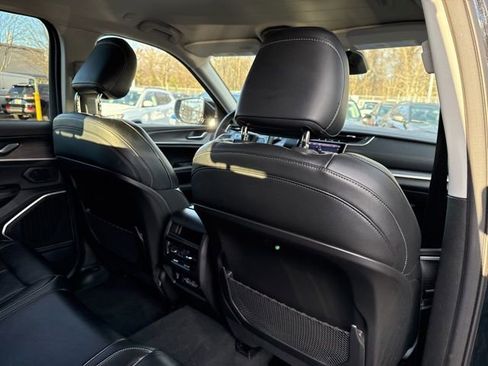 Certified 2022 Jeep Grand Cherokee Limited image 24