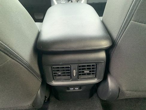 Used 2025 Toyota RAV4 XLE AWD/4WD image 15