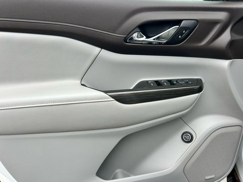 Used 2019 GMC Acadia SLT image 9