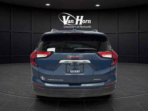 Used 2024 GMC Terrain SLE w/ Driver Convenience Package image 4
