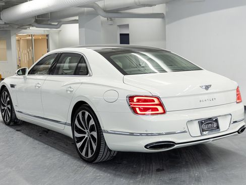 Used 2026 Bentley Flying Spur Plug-In Hybrid image 3