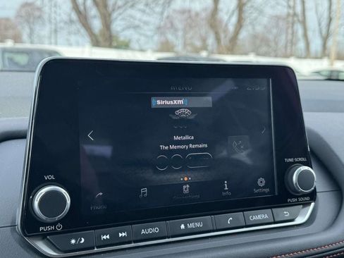 Used 2025 Nissan Rogue SV image 12