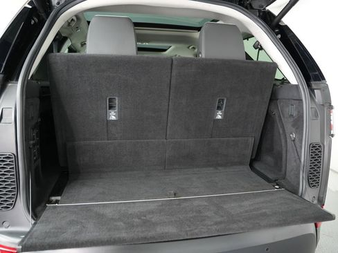 Used 2017 Land Rover Discovery HSE image 36