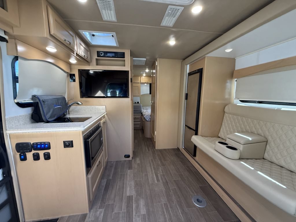 Used 2019 Mercedes-Benz Sprinter 170 image 42