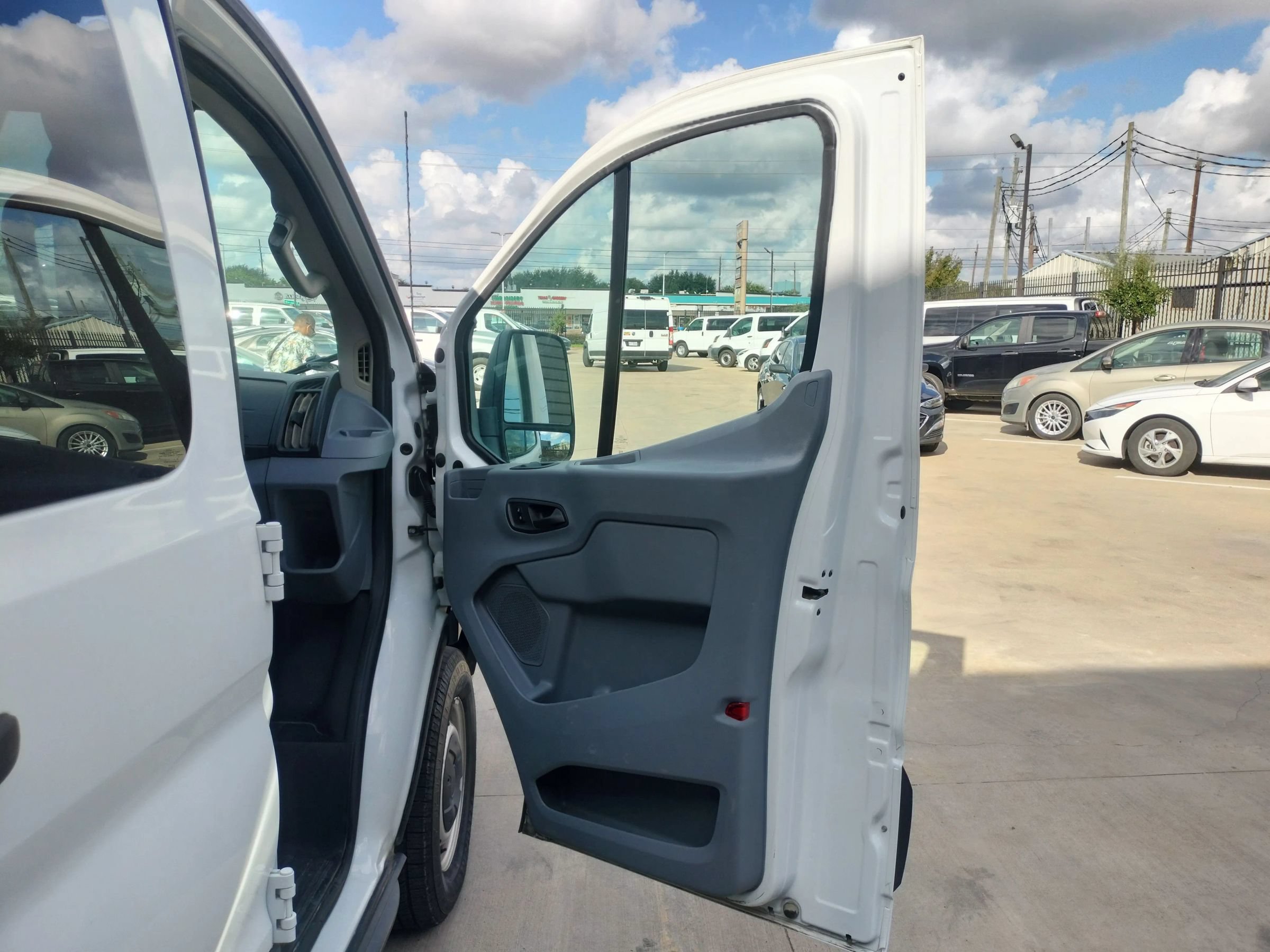 Used 2018 Ford Transit 350 XL RWD image 28