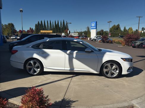 Used 2018 Honda Accord Touring image 28