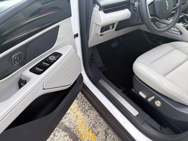 Used 2026 Lincoln Nautilus Premier AWD/4WD image 8
