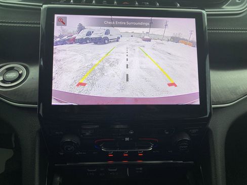 Used 2023 Jeep Grand Cherokee L Limited image 17