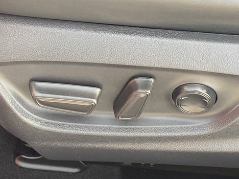 Certified 2022 Toyota Prius Prime XLE image 28