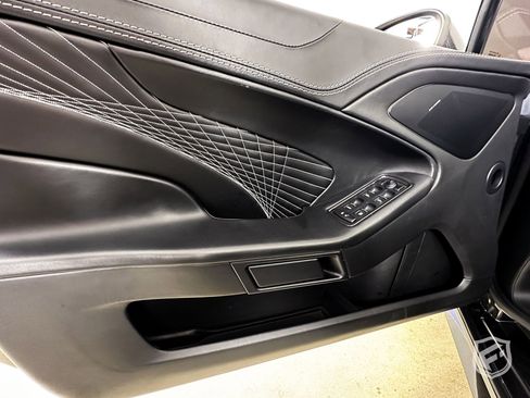 Used 2018 Aston Martin Vanquish S RWD image 23
