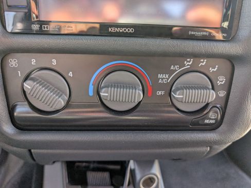 Used 2004 Chevrolet Blazer LS w/ Preferred Equipment Group image 76