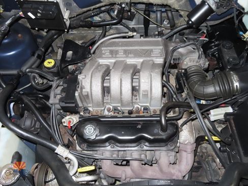 Used 1995 Chrysler Town & Country 4dr Wagon FWD image 5