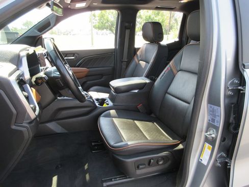 Certified 2023 GMC Canyon AT4 w/ AT4 Premium Package AWD/4WD image 24