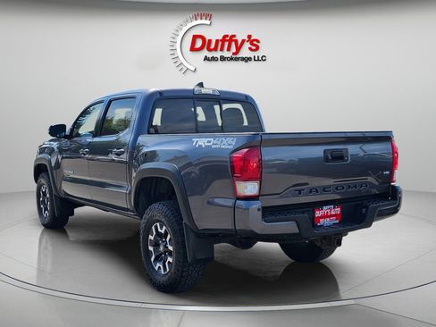 Used 2016 Toyota Tacoma TRD Off-Road AWD/4WD image 15