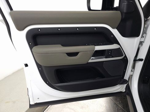 Used 2023 Land Rover Defender 110 SE image 16
