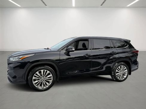 Used 2024 Toyota Highlander Platinum image 1